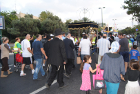 بالصور: مسيرة استفزازية للمستوطنين في مدينة يافا بمناسبة ادخال "سفر التوراة"